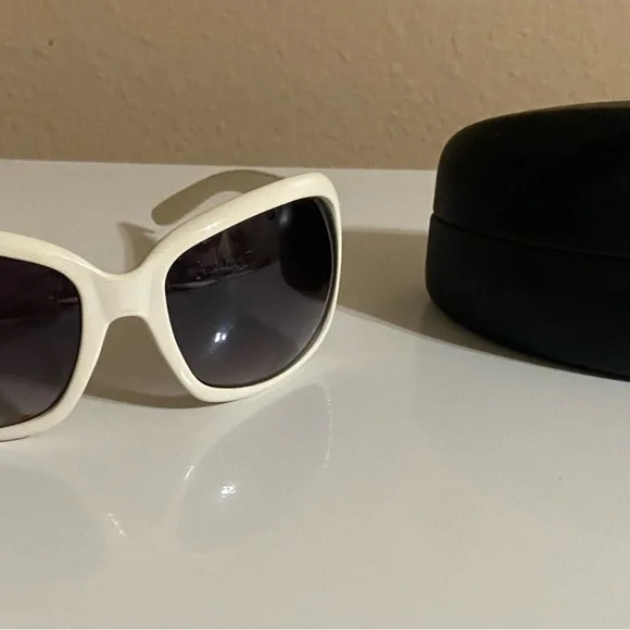 CHANEL Ivory Sunglasses with Black Accents - Picture 6 of 6